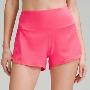 Lululemon Speed Up High-Rise Lined Short 4"
Lip, Size 6